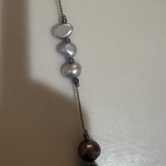 Black and multi-colored pearl necklace (faux) - 19” - Picture 4 of 4